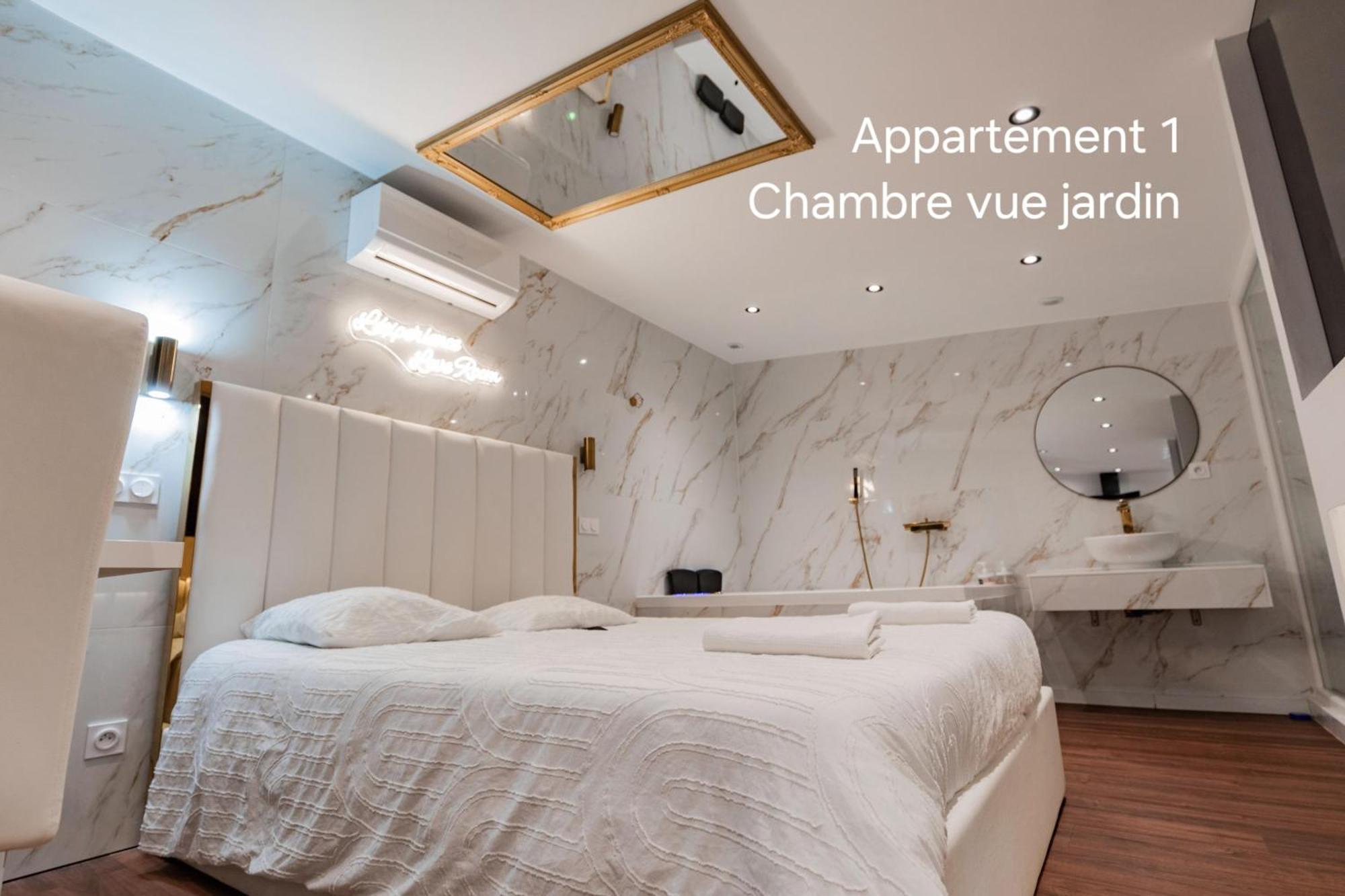 L'Experience Love Room Saint-Jean-Bonnefonds Exterior photo