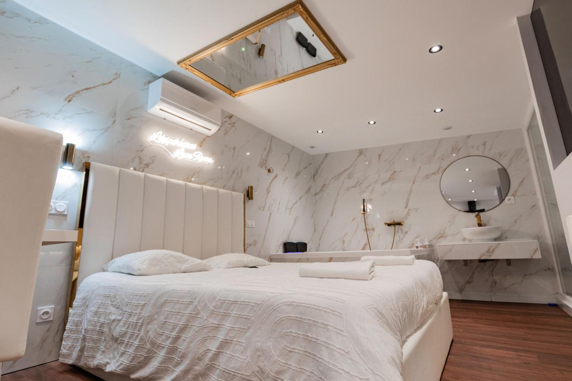 L'Experience Love Room Saint-Jean-Bonnefonds Exterior photo
