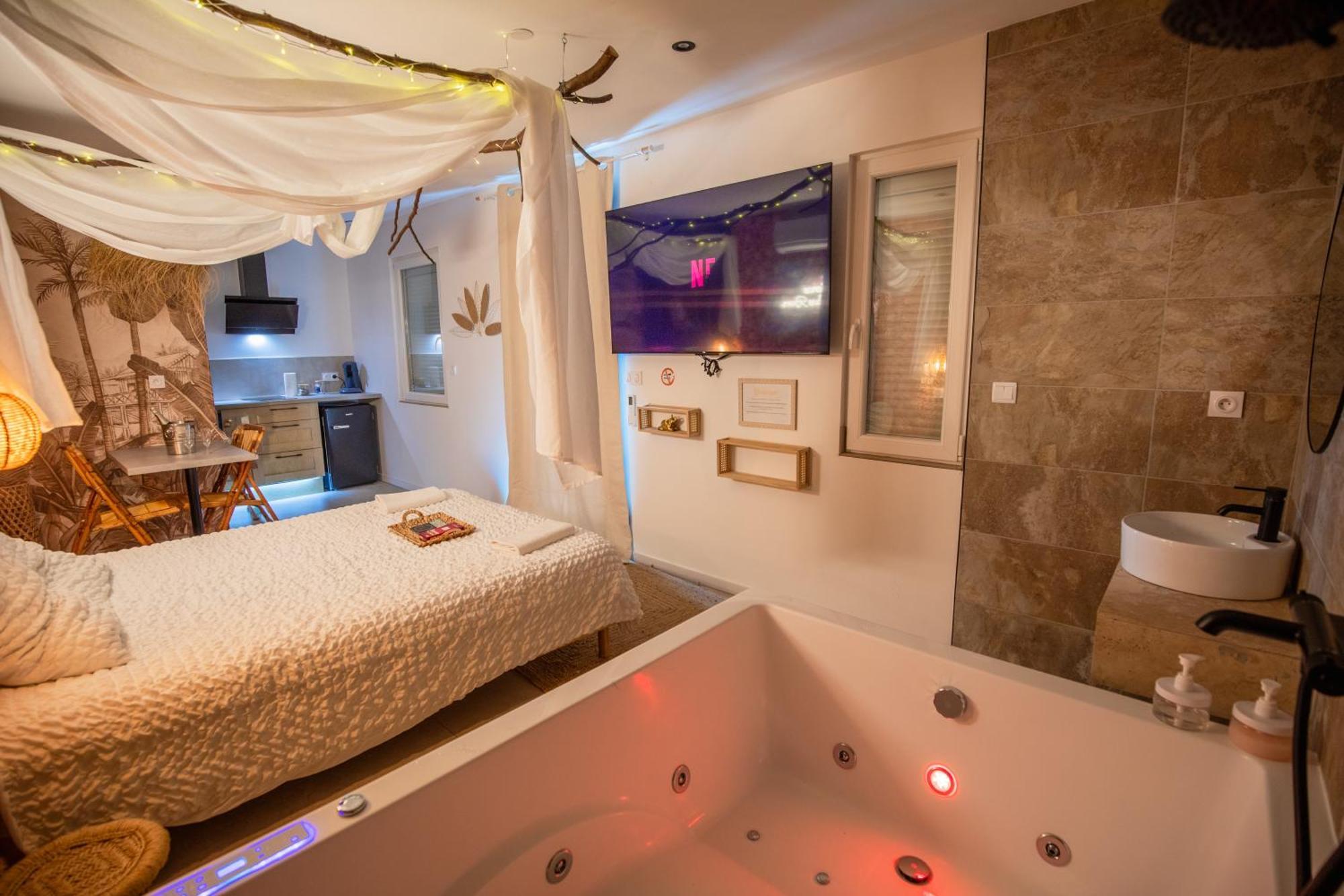 L'Experience Love Room Saint-Jean-Bonnefonds Exterior photo