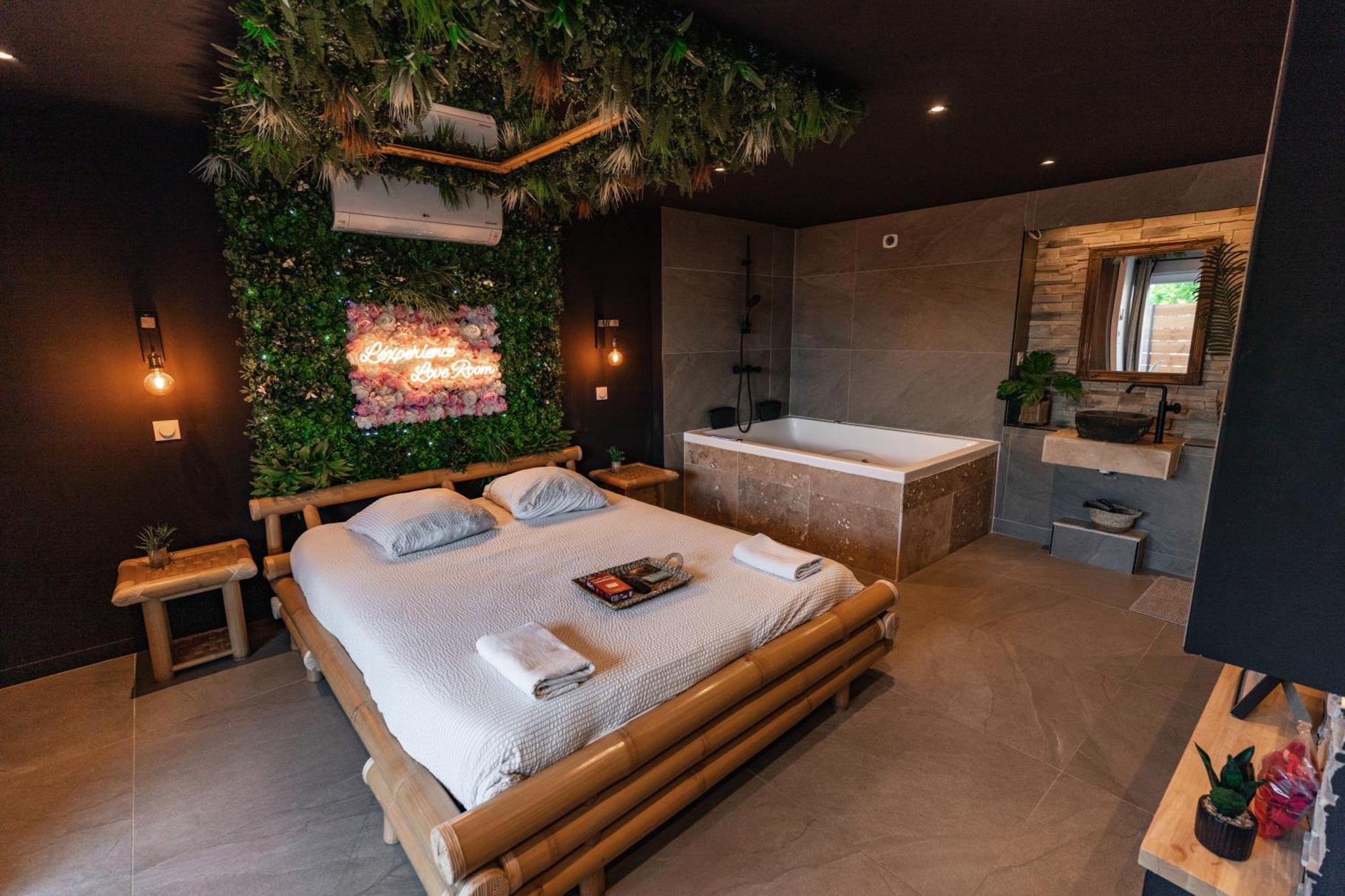 L'Experience Love Room Saint-Jean-Bonnefonds Exterior photo